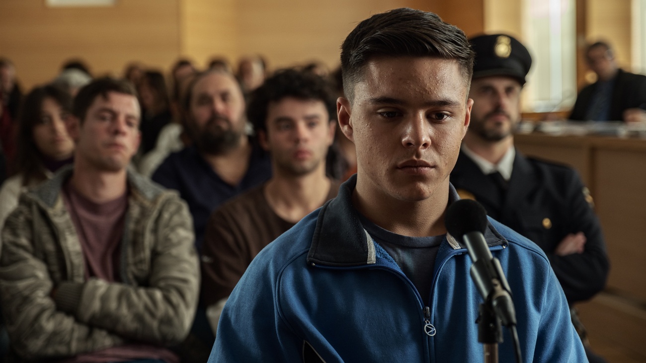 La serie intenta explicar los motivos que llevaron al joven a actuar como tal La serie intenta explicar los motivos que llevaron al joven a actuar como tal